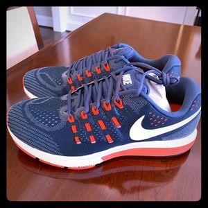 Nike Air Zoom Vomero 11 (4E)